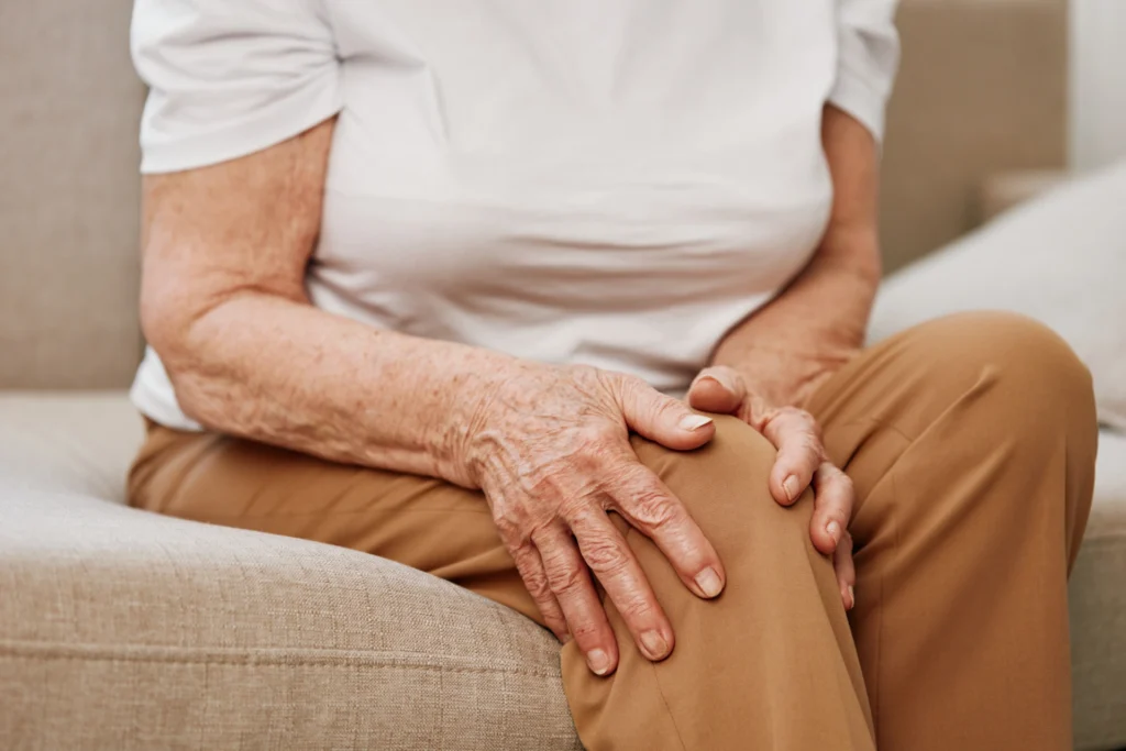 Home 17 elderly woman severe pain in her leg sitting on th 2024 05 04 00 00 09 utc